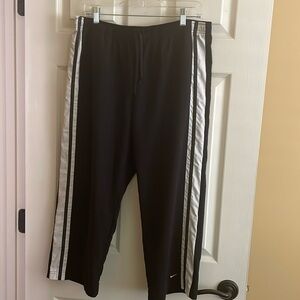 Nike crop athletic pants size L